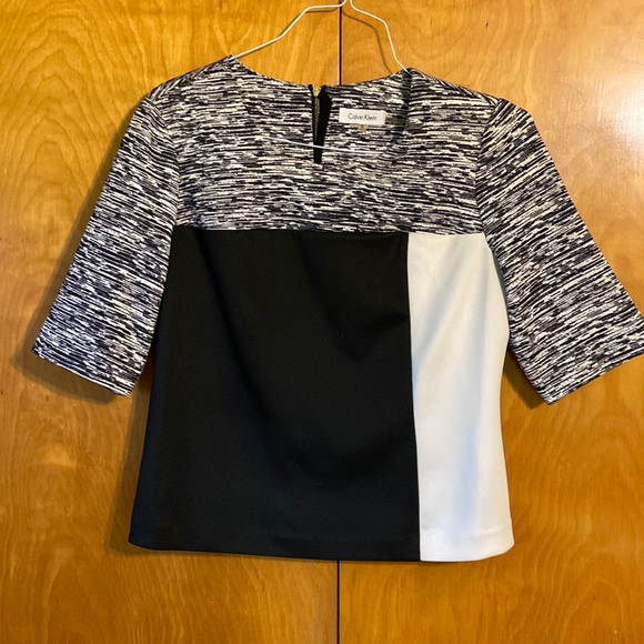 Calvin Klein top. Size M - Picture 3 of 9
